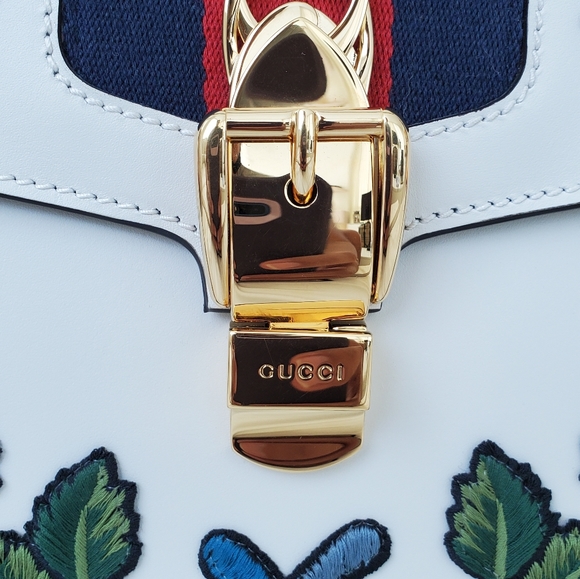 Autgentic Gucci Sylvie Medium - Picture 4 of 11